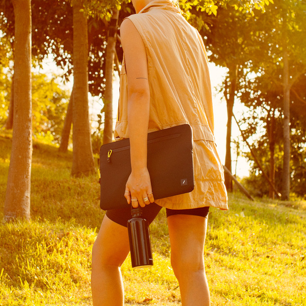 Nativeunion ultrasleeve black ls1