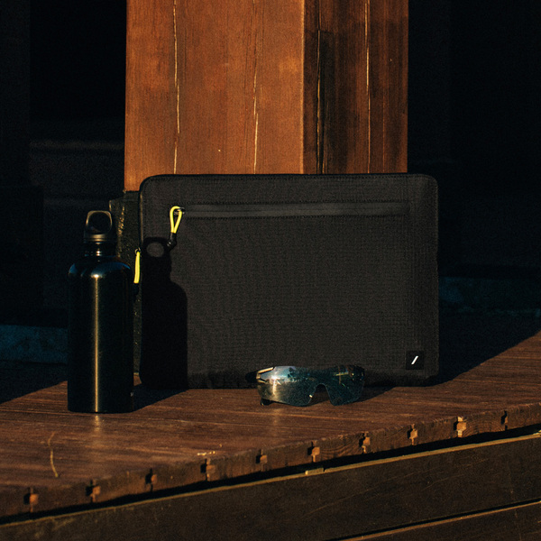 Nativeunion ultrasleeve black ls2